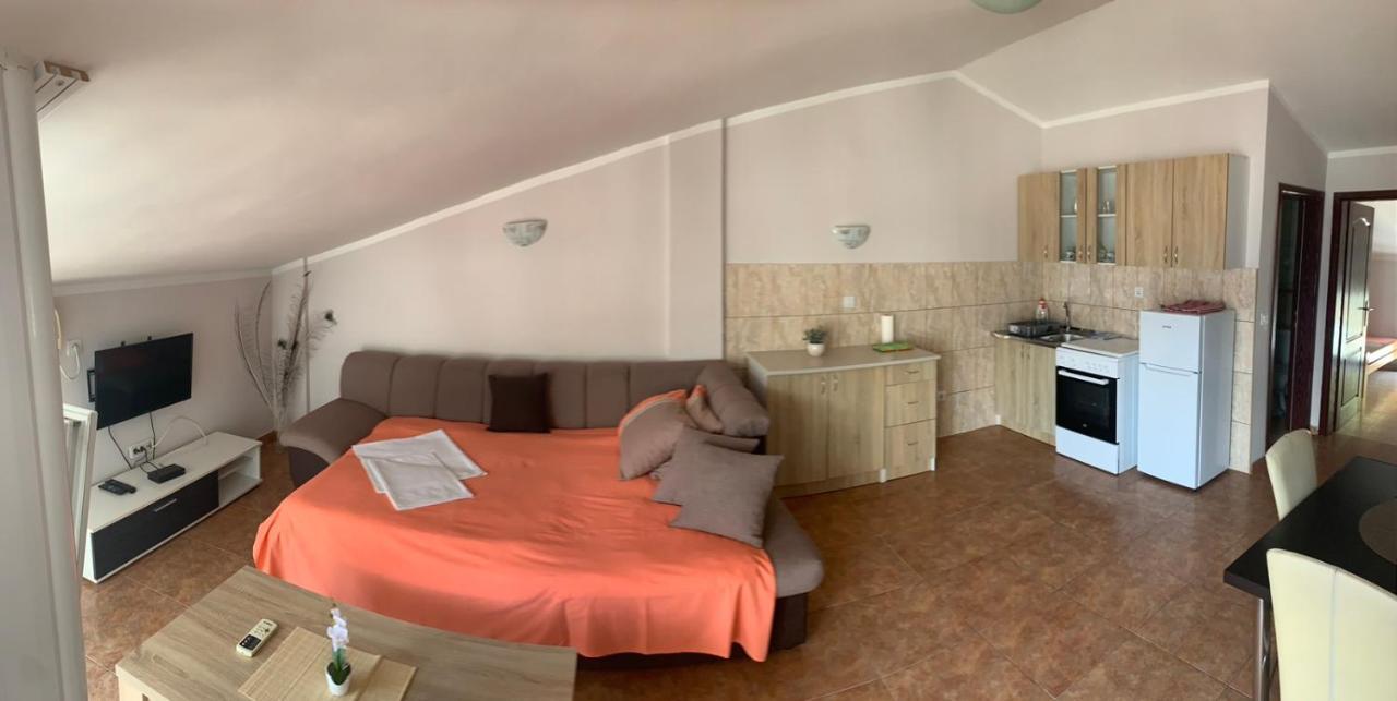 Apartmani Ilic เบชิชิ ภายนอก รูปภาพ