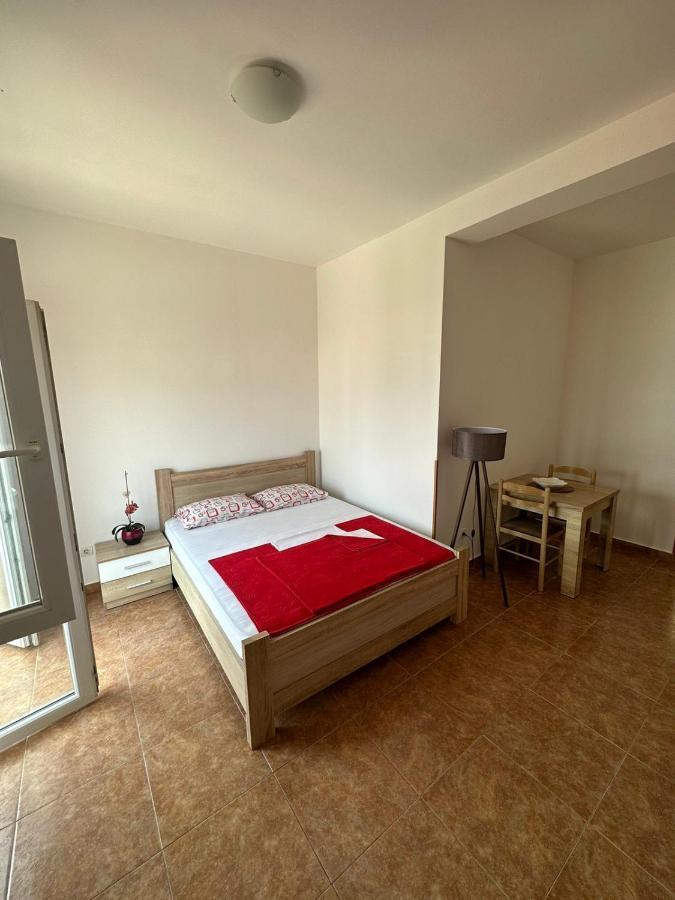 Apartmani Ilic เบชิชิ ภายนอก รูปภาพ